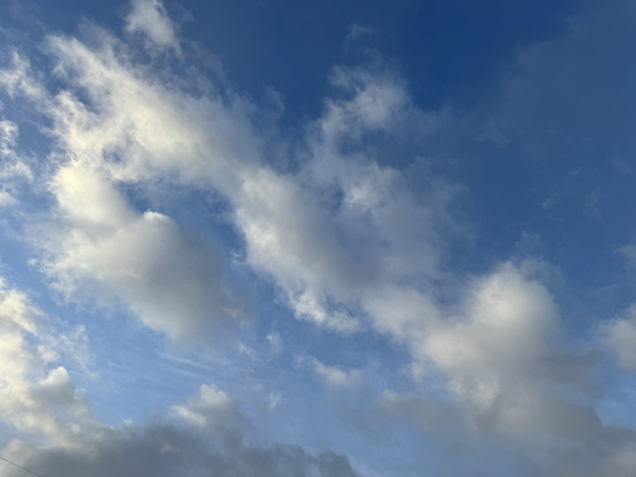 空　曇り